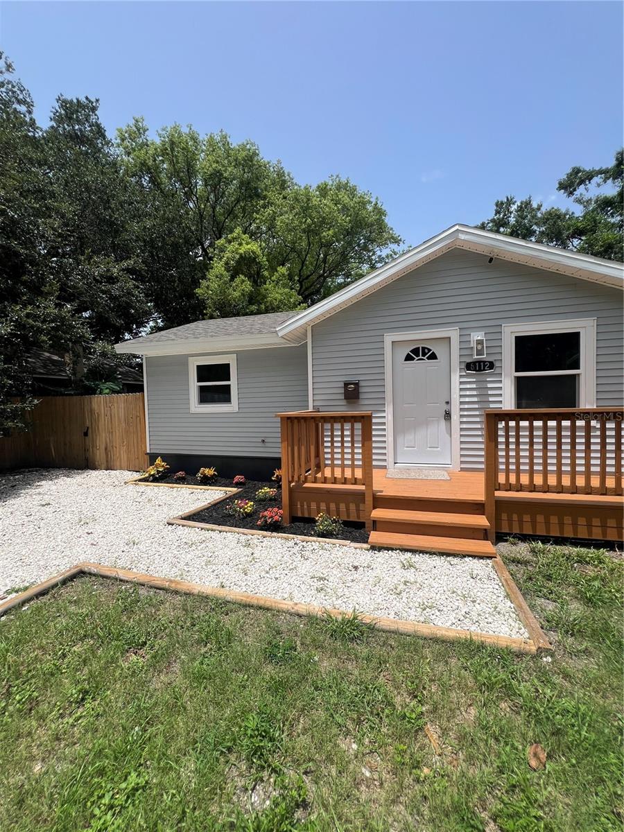 Listing photo id 2 for 8112 11th Street