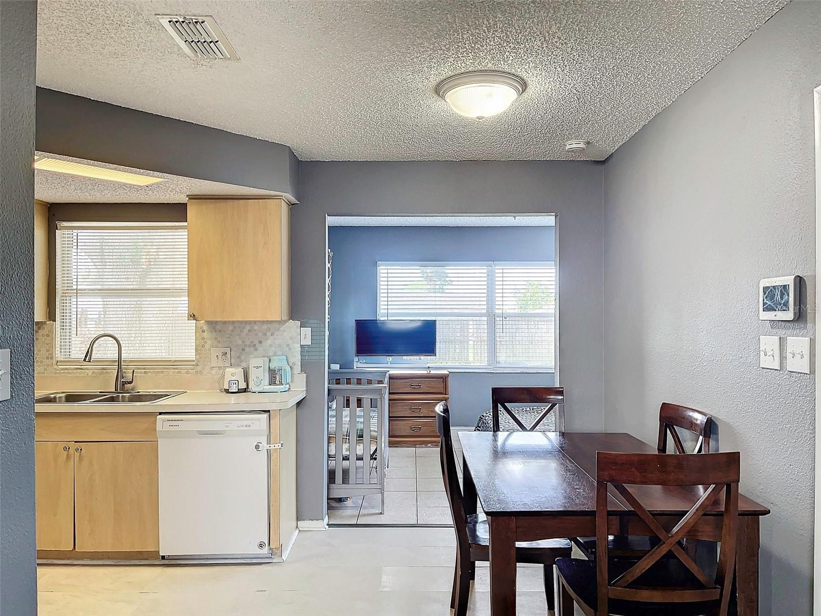 Listing photo id 9 for 8624 Paxton Drive