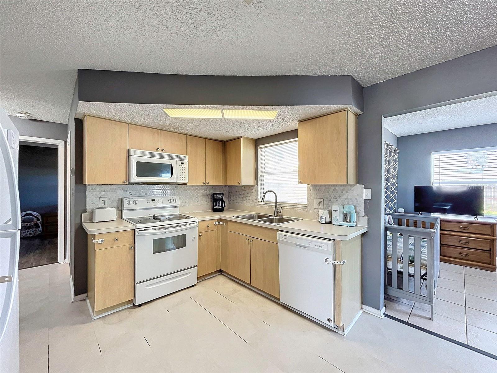 Listing photo id 11 for 8624 Paxton Drive