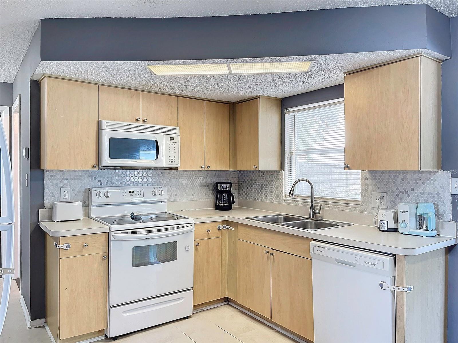 Listing photo id 12 for 8624 Paxton Drive