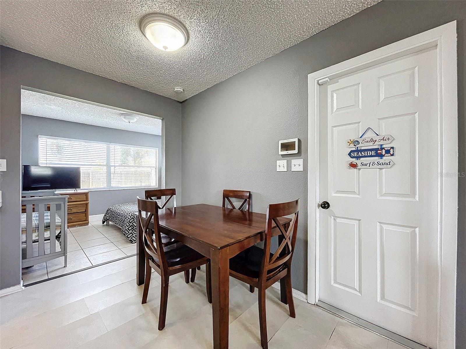 Listing photo id 15 for 8624 Paxton Drive