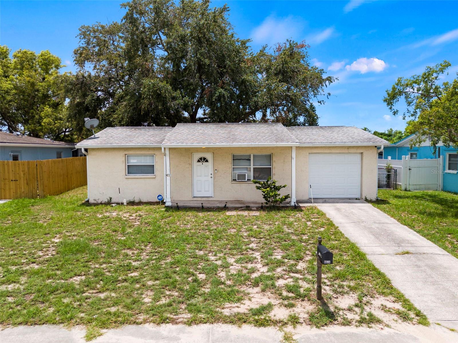 Listing photo id 0 for 8624 Paxton Drive