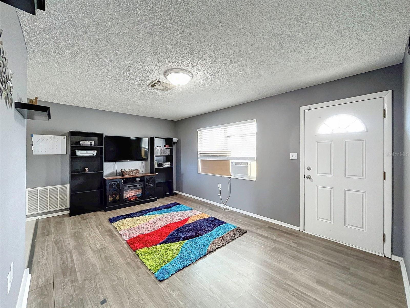 Listing photo id 1 for 8624 Paxton Drive