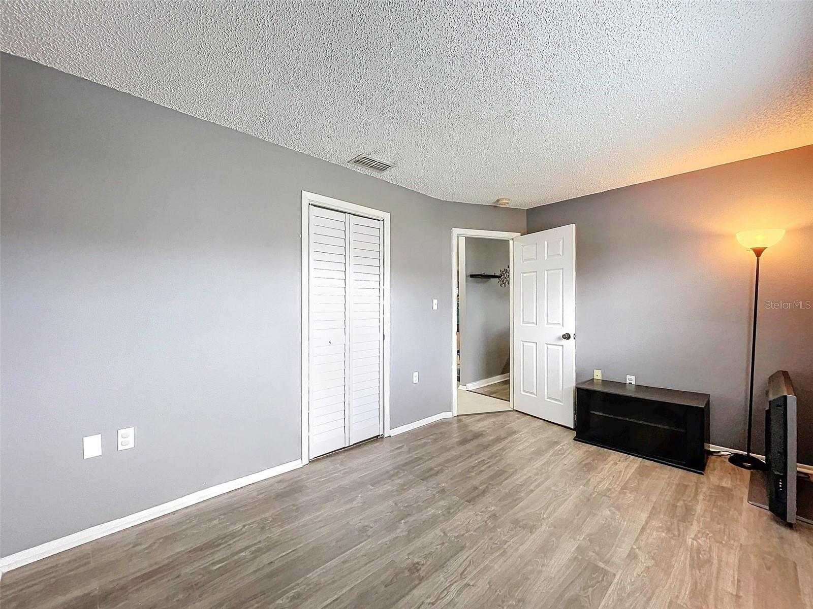Listing photo id 31 for 8624 Paxton Drive