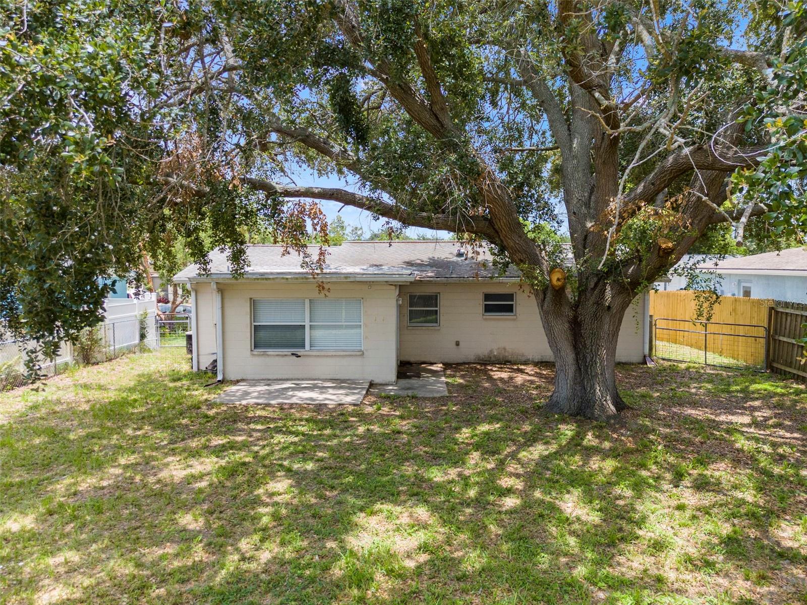 Listing photo id 35 for 8624 Paxton Drive