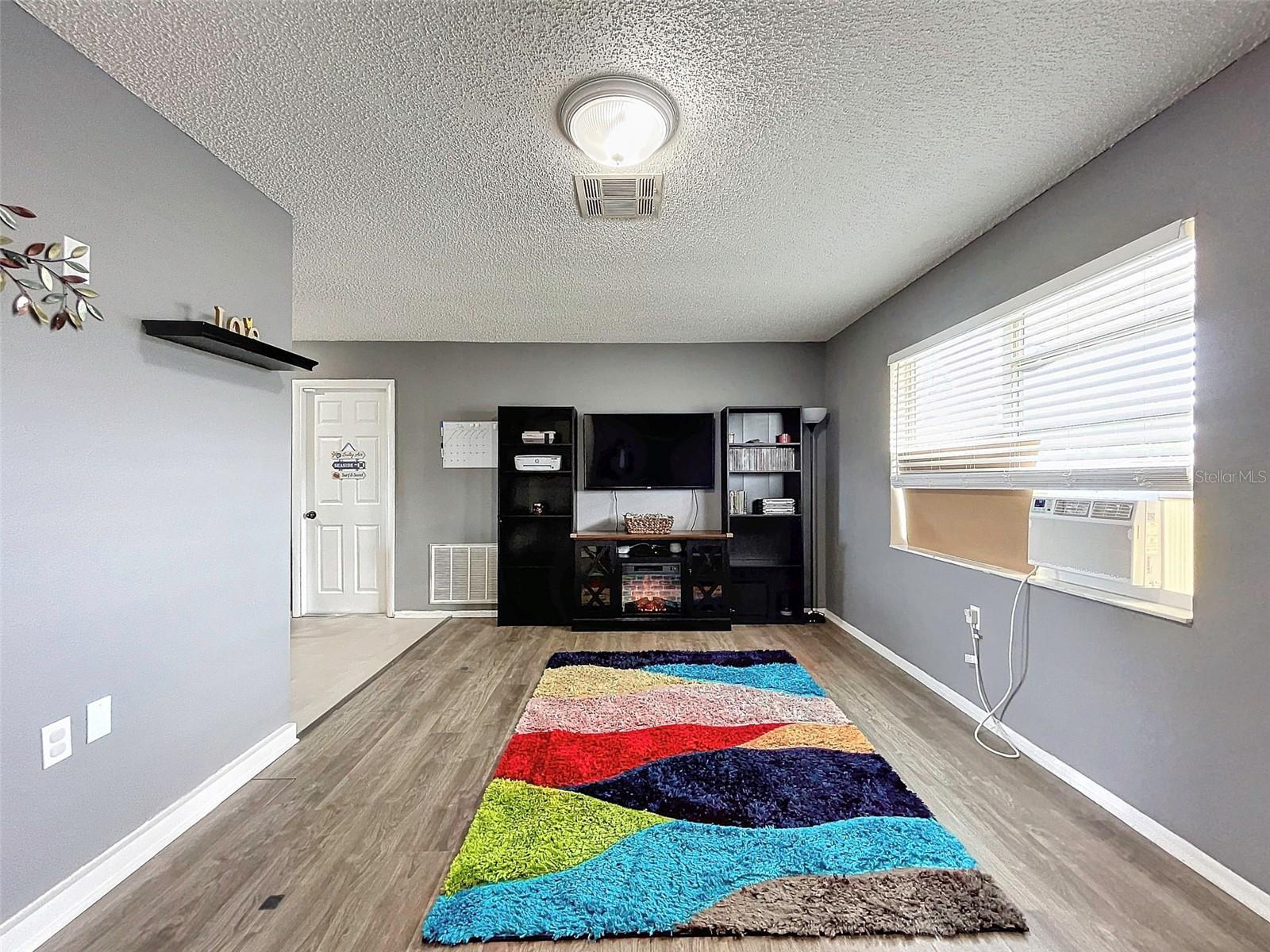 Listing photo id 2 for 8624 Paxton Drive