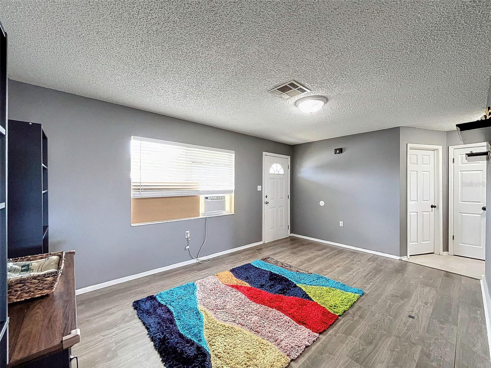 Listing photo id 4 for 8624 Paxton Drive