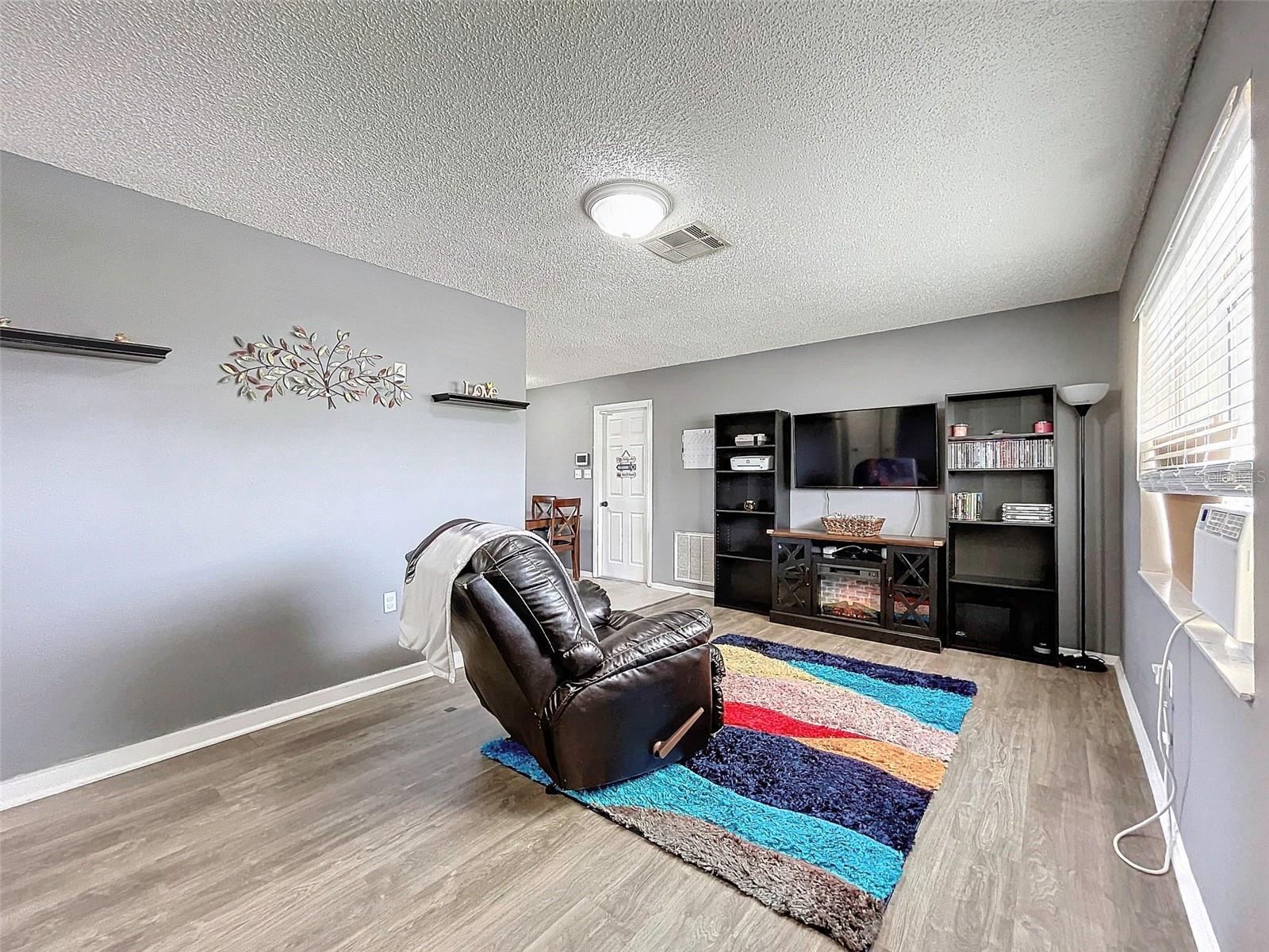 Listing photo id 5 for 8624 Paxton Drive