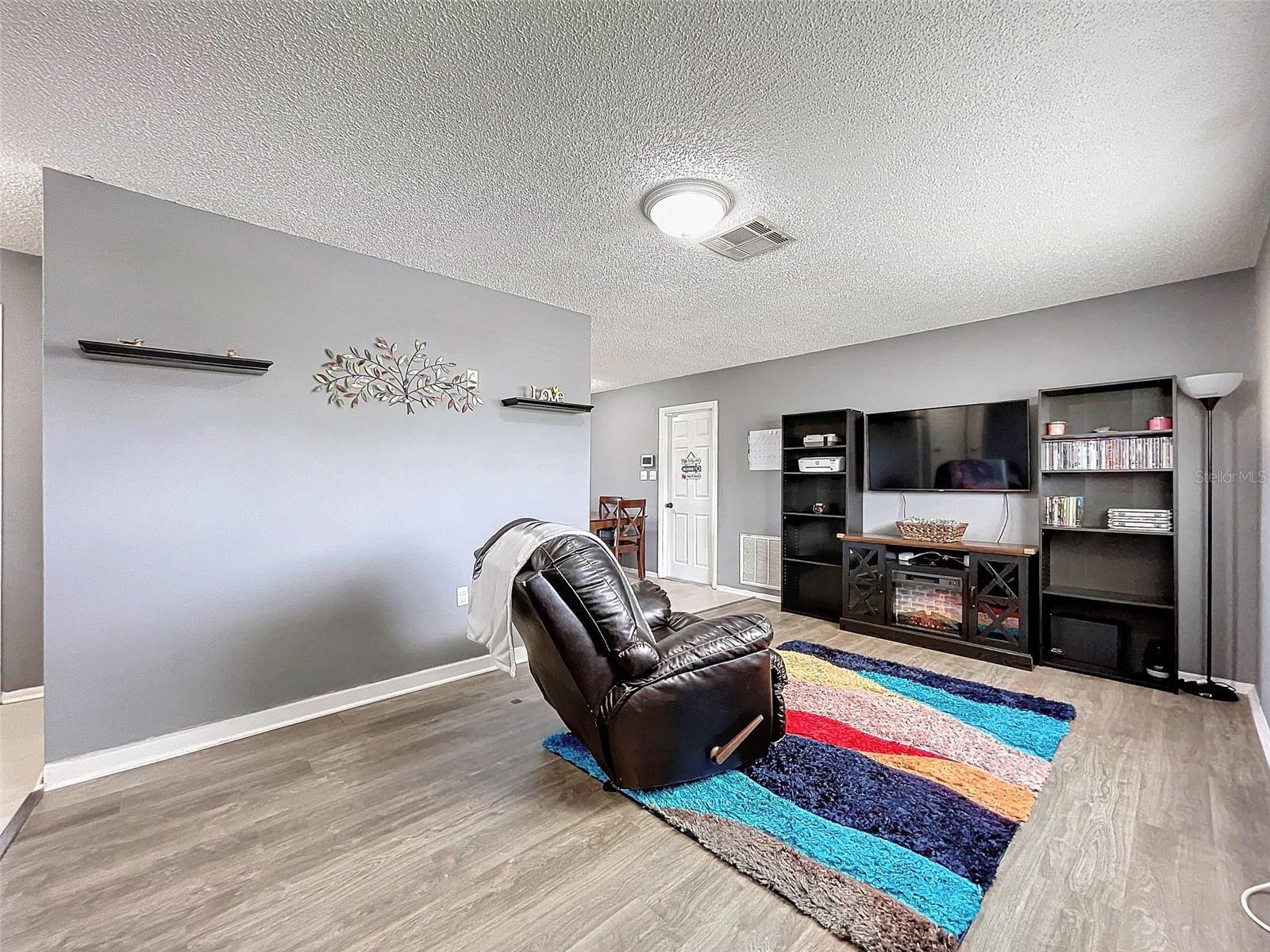 Listing photo id 6 for 8624 Paxton Drive