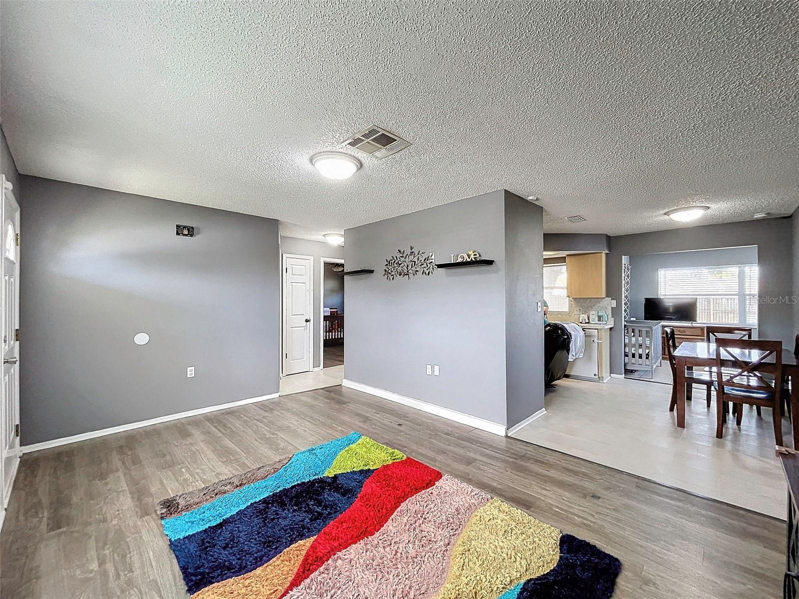 Listing photo id 7 for 8624 Paxton Drive