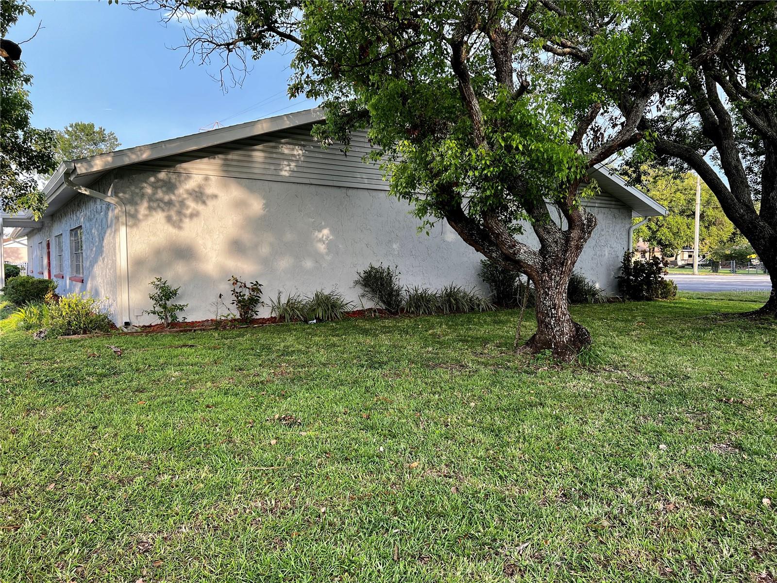 Listing photo id 17 for 5730 Elena Drive