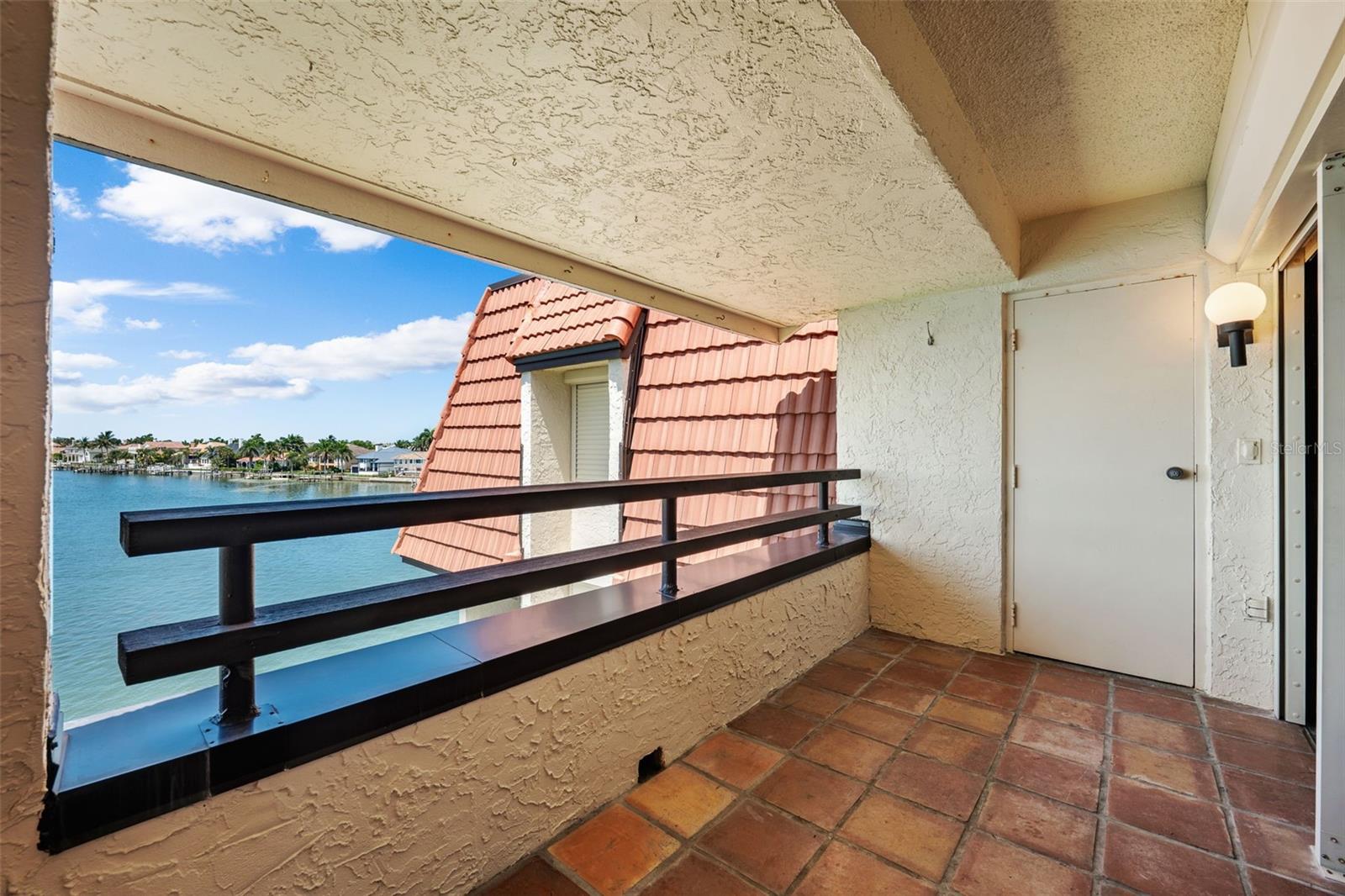 Image 26 of 62 For 138 1st Street E 302