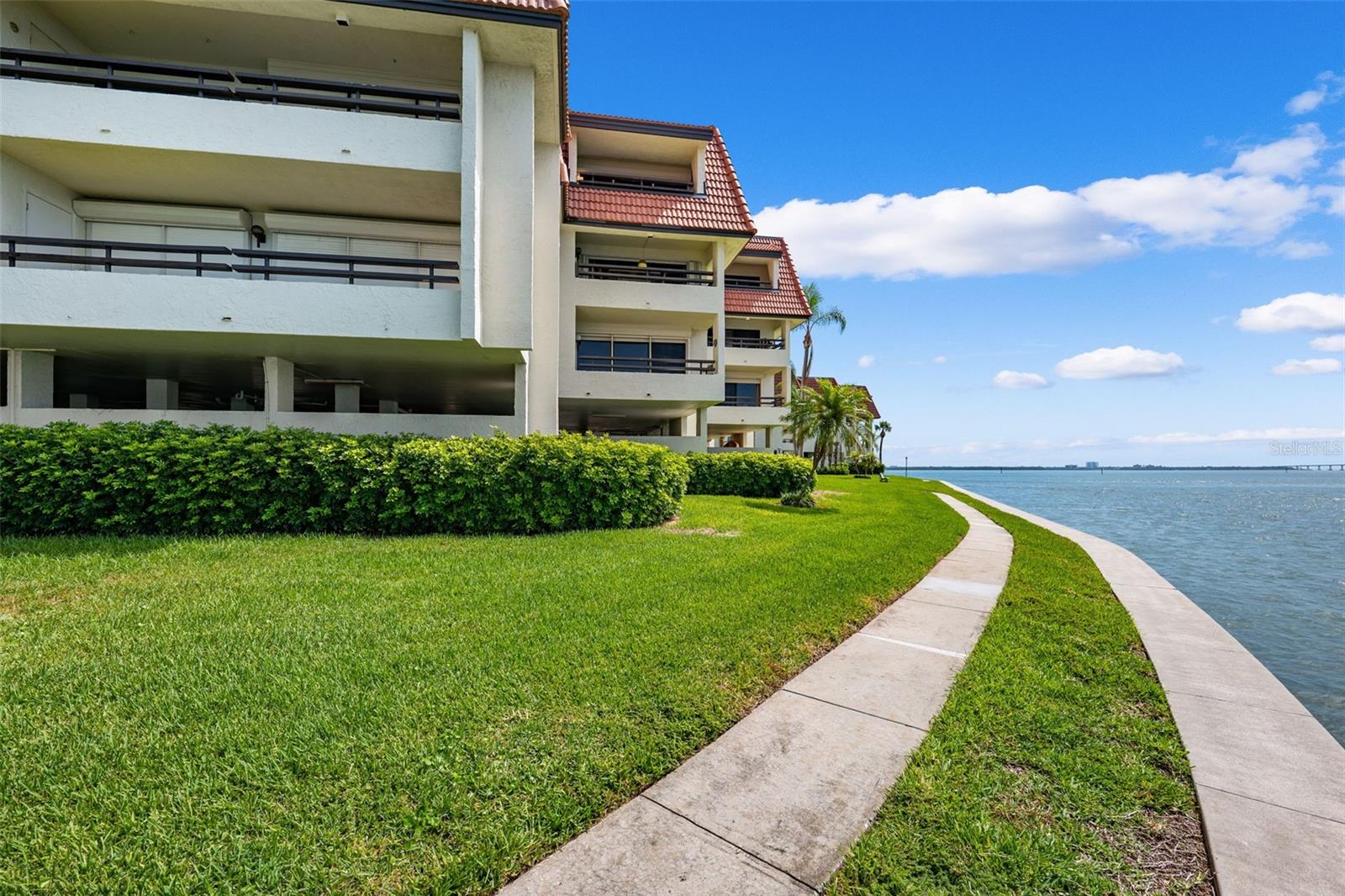 Image 35 of 62 For 138 1st Street E 302