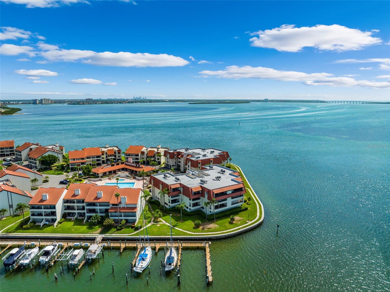 Image 37 of 62 For 138 1st Street E 302