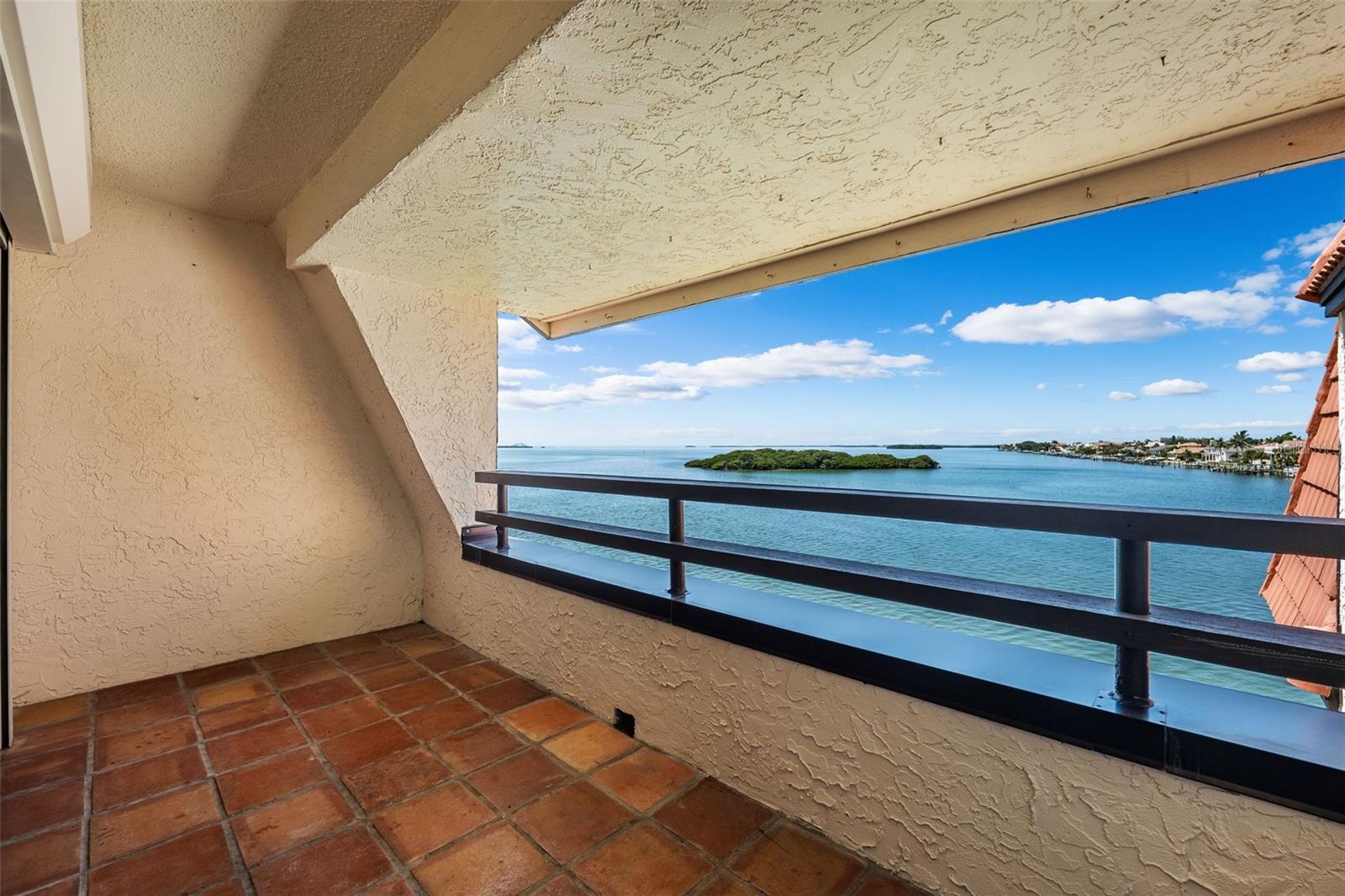 Image 7 of 62 For 138 1st Street E 302