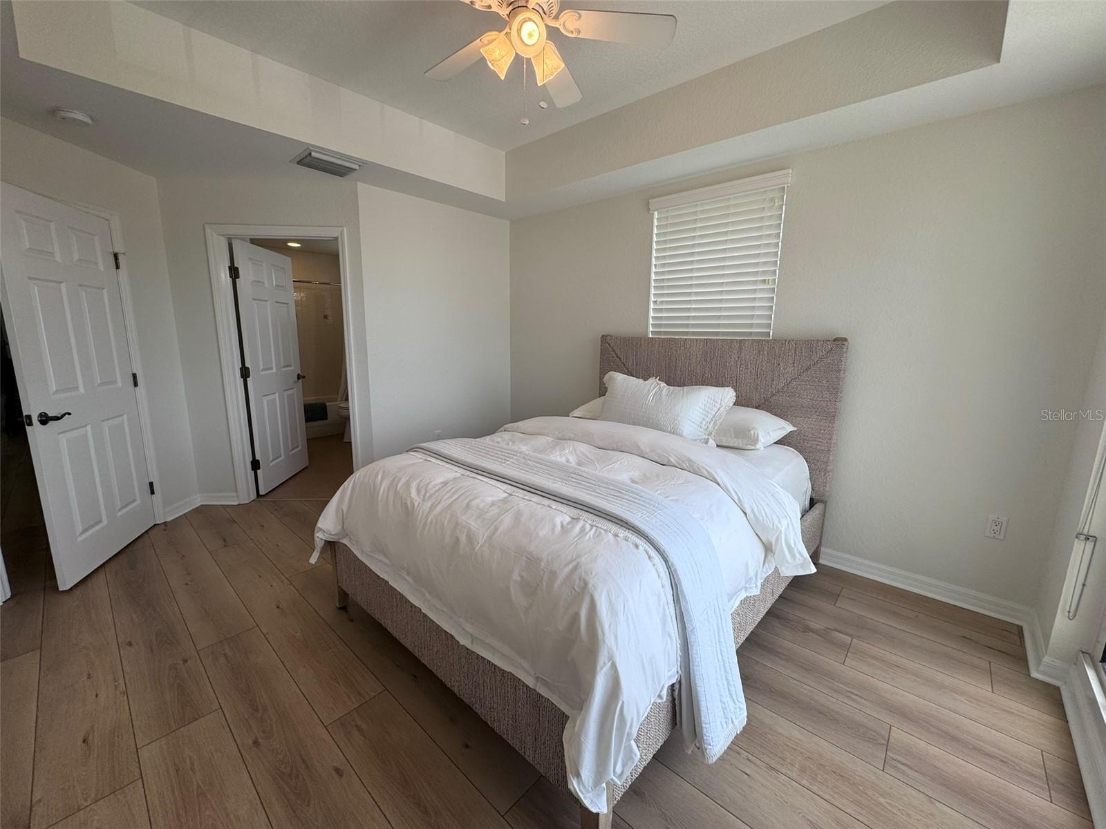 Listing photo id 28 for 3805 Gulf Boulevard 405