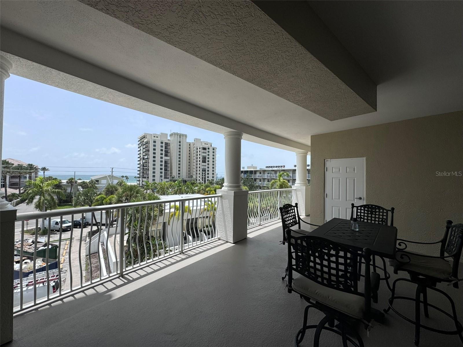 Listing photo id 39 for 3805 Gulf Boulevard 405