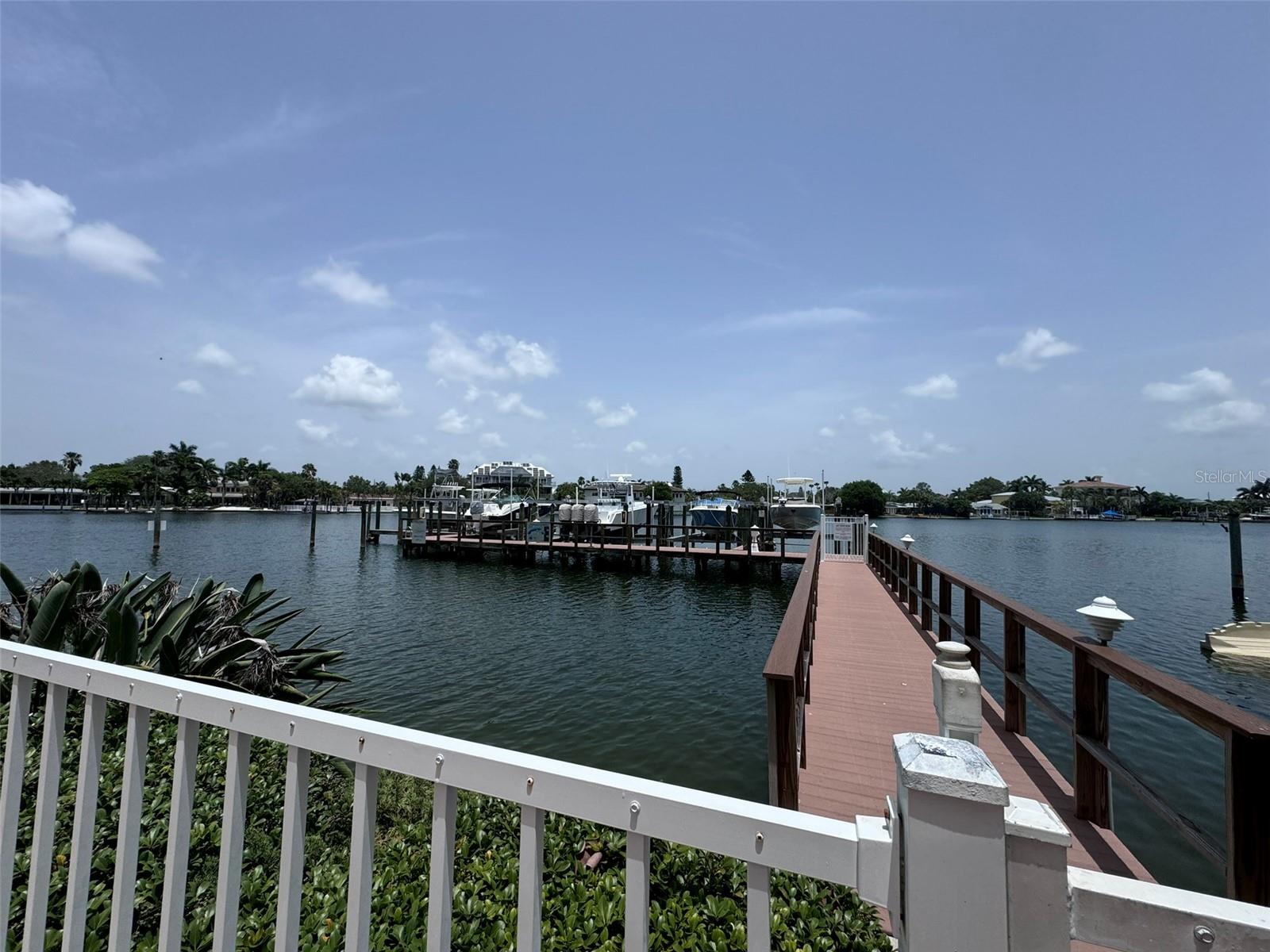 Listing photo id 45 for 3805 Gulf Boulevard 405