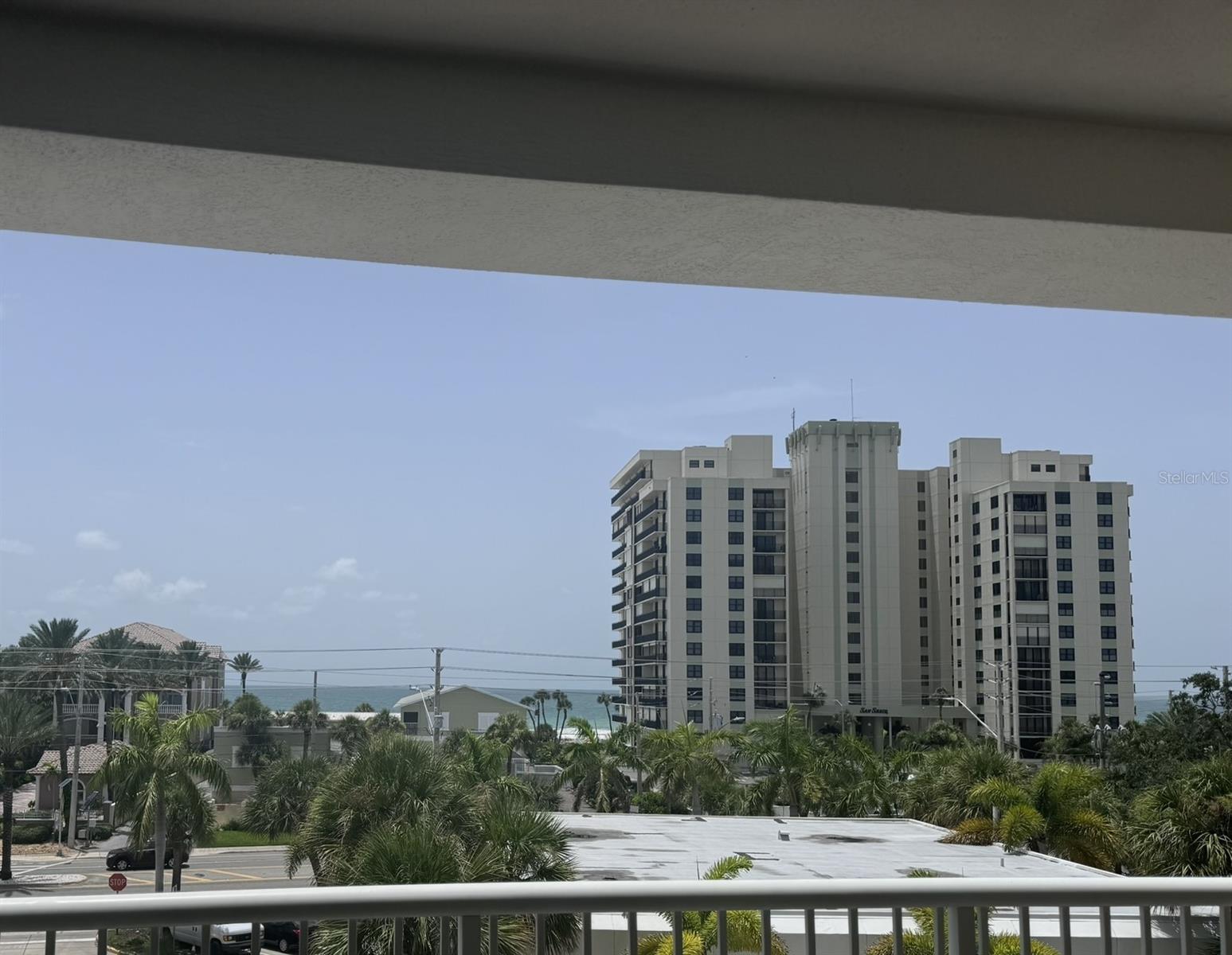 Listing photo id 52 for 3805 Gulf Boulevard 405