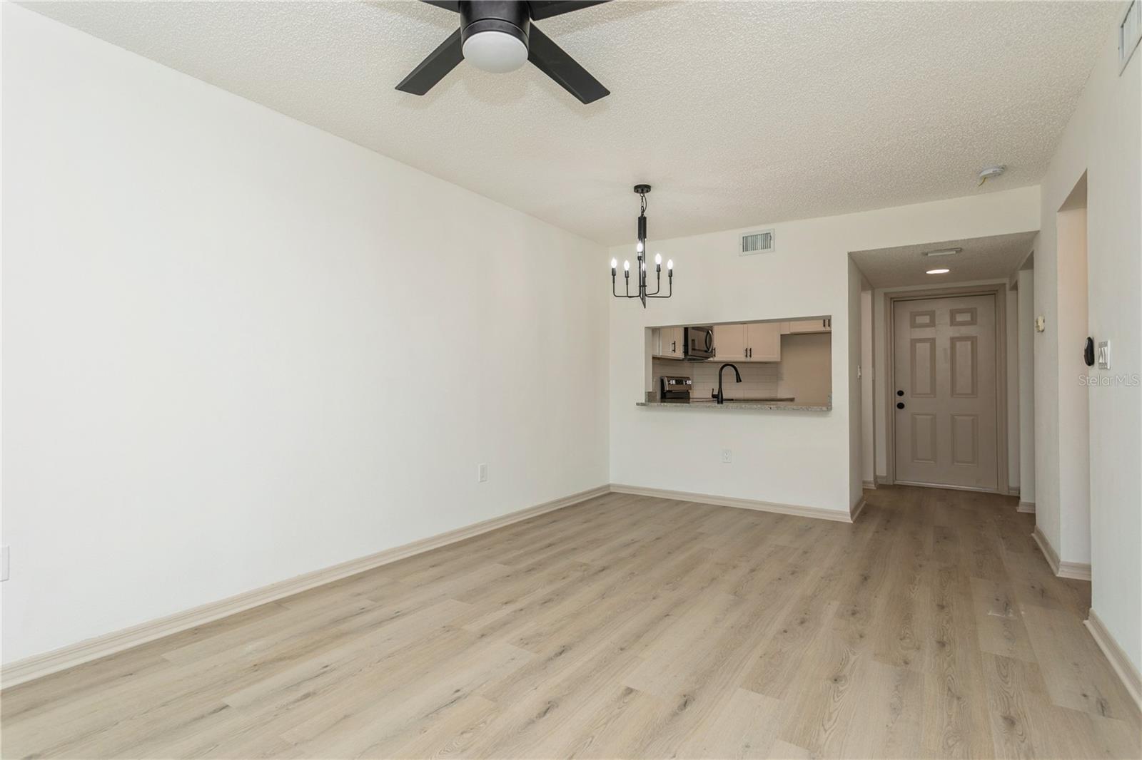 Listing photo id 3 for 6931 Stones Throw Circle N 5106