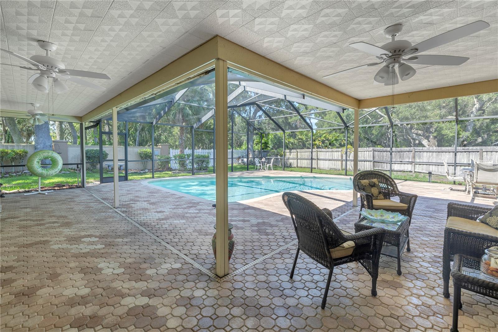 Listing photo id 3 for 11036 Tradewinds Boulevard