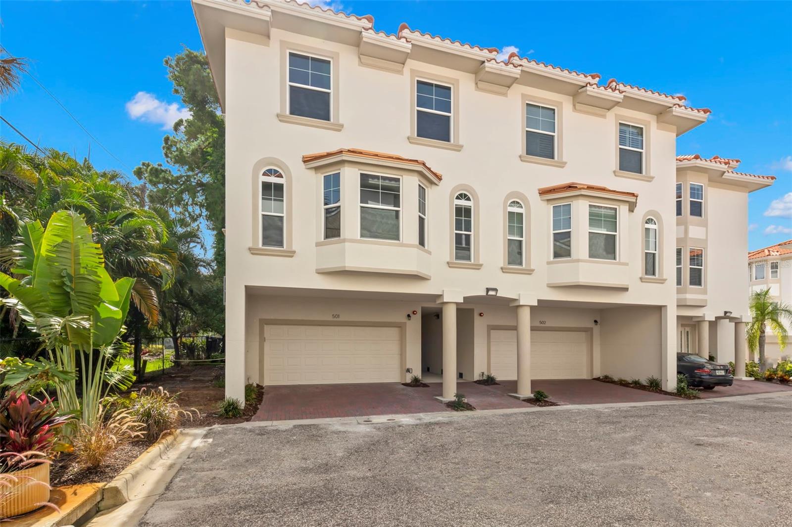 Listing photo id 1 for 1340 Bayshore Boulevard 501