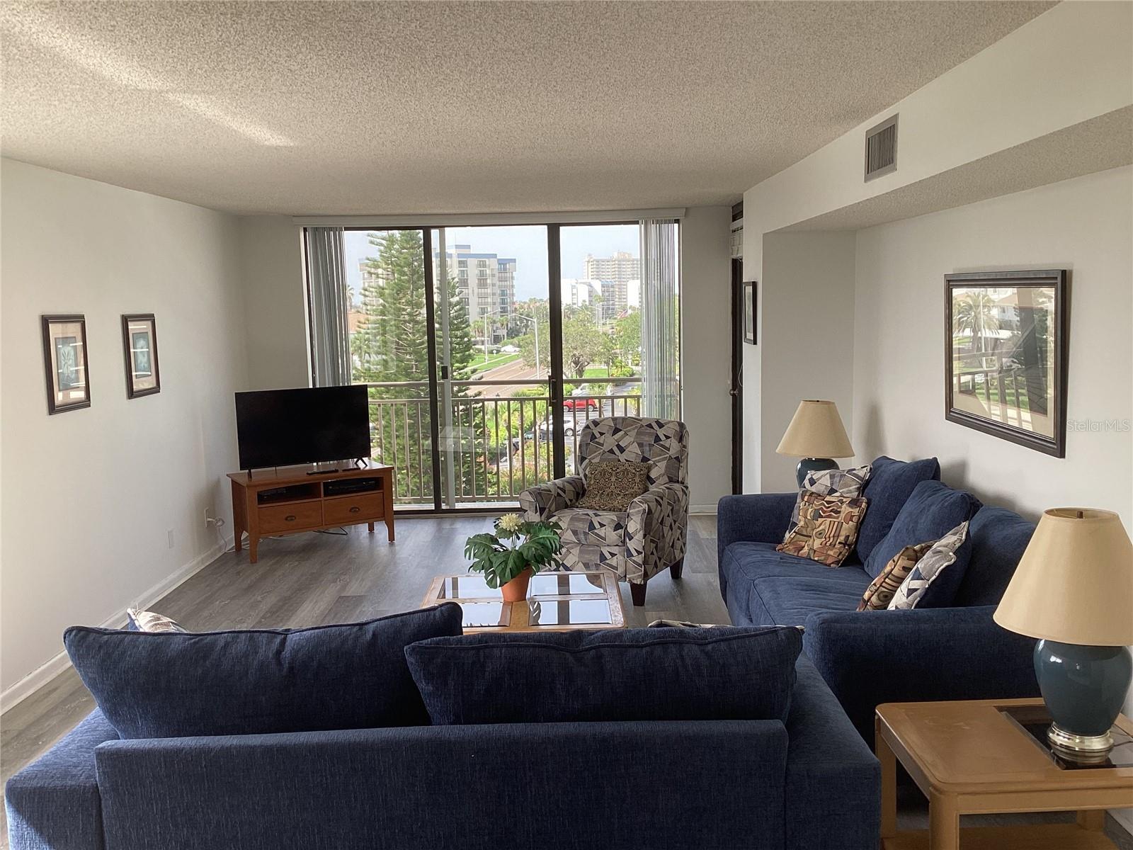 Image 13 of 39 For 1430 Gulf Boulevard 404