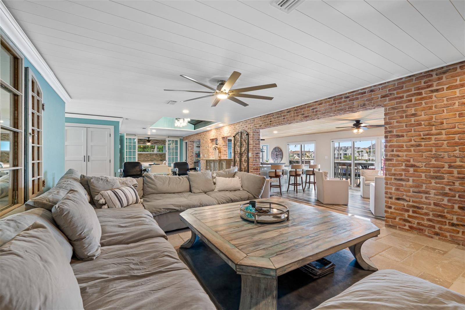 Listing photo id 12 for 10038 Yacht Club Drive