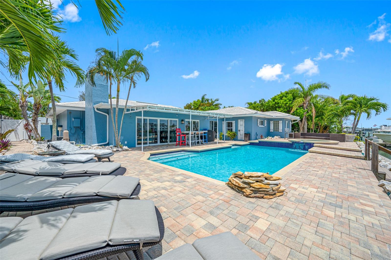 Listing photo id 1 for 10038 Yacht Club Drive