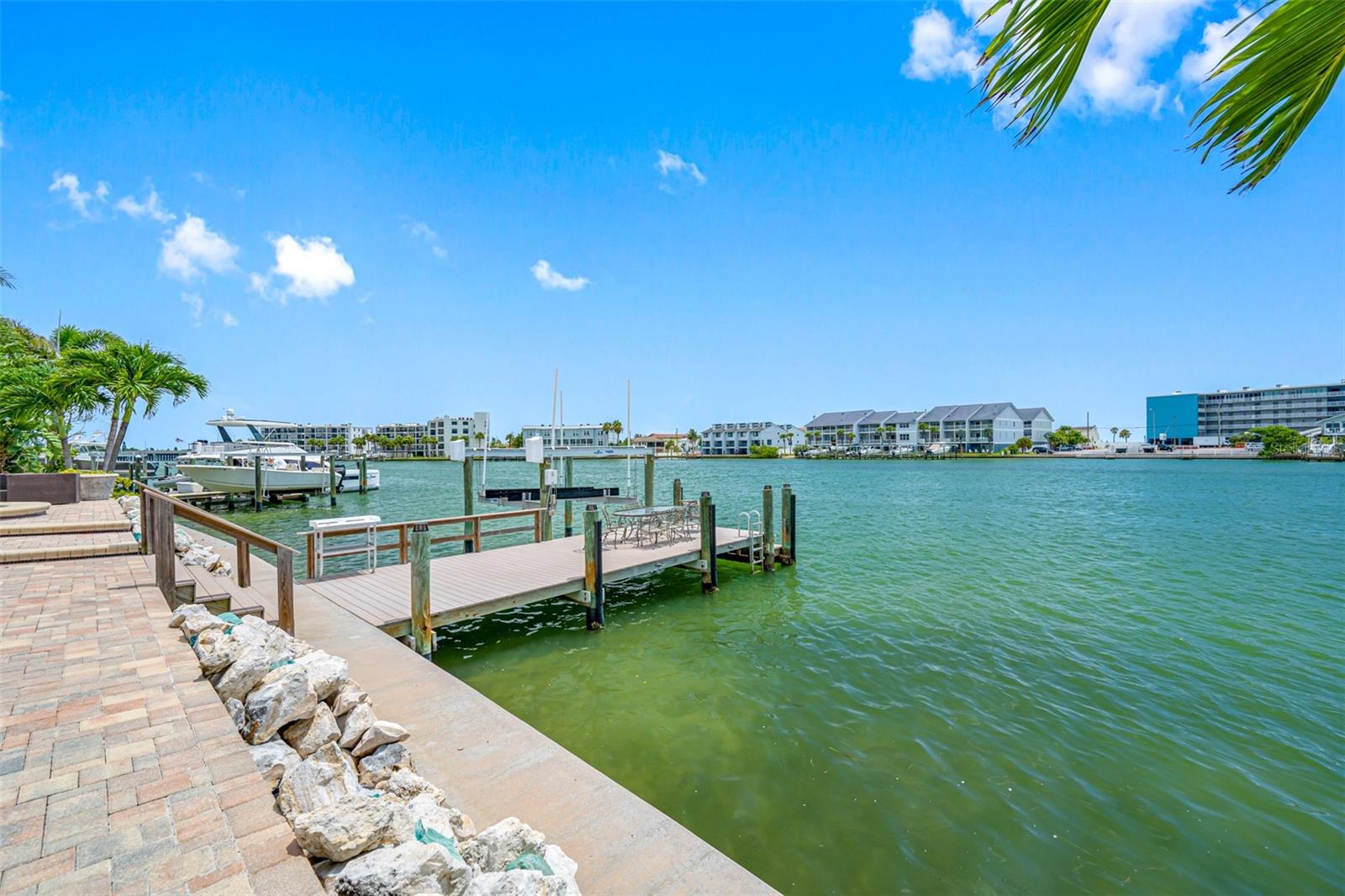 Listing photo id 57 for 10038 Yacht Club Drive