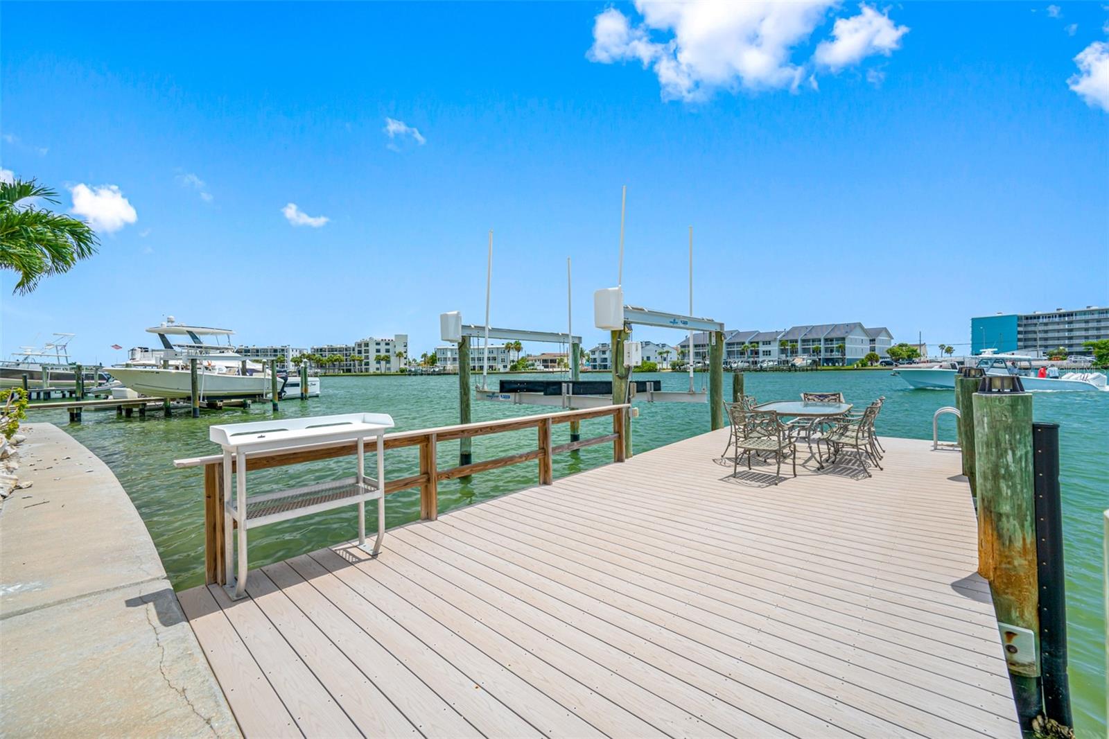 Listing photo id 58 for 10038 Yacht Club Drive