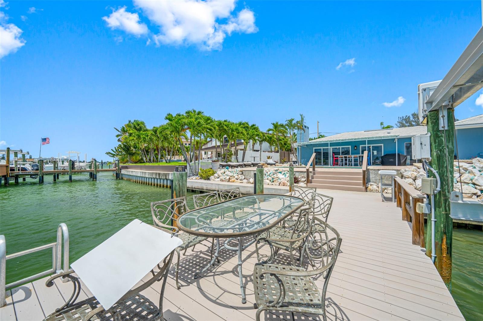 Listing photo id 59 for 10038 Yacht Club Drive