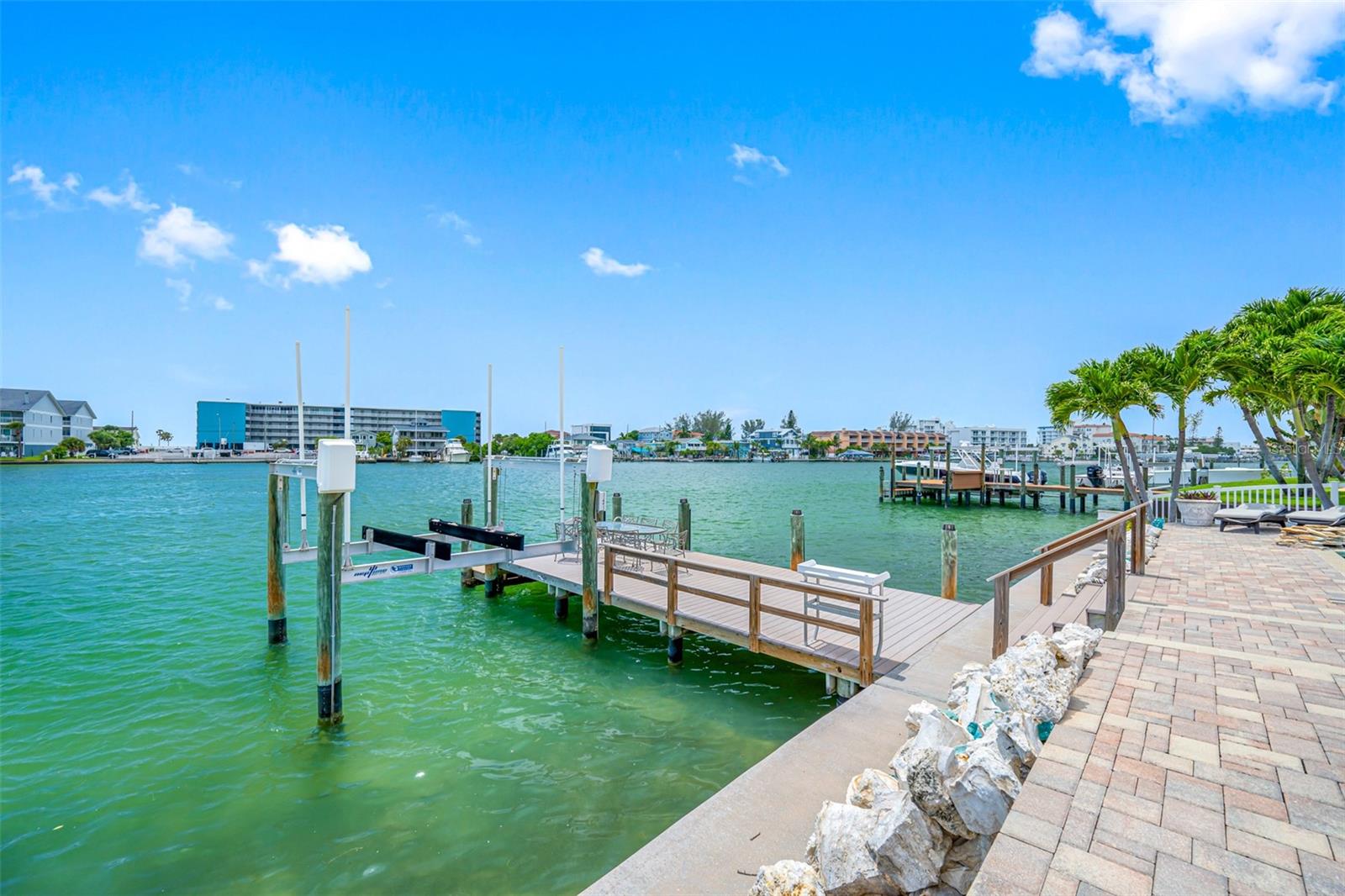 Listing photo id 61 for 10038 Yacht Club Drive