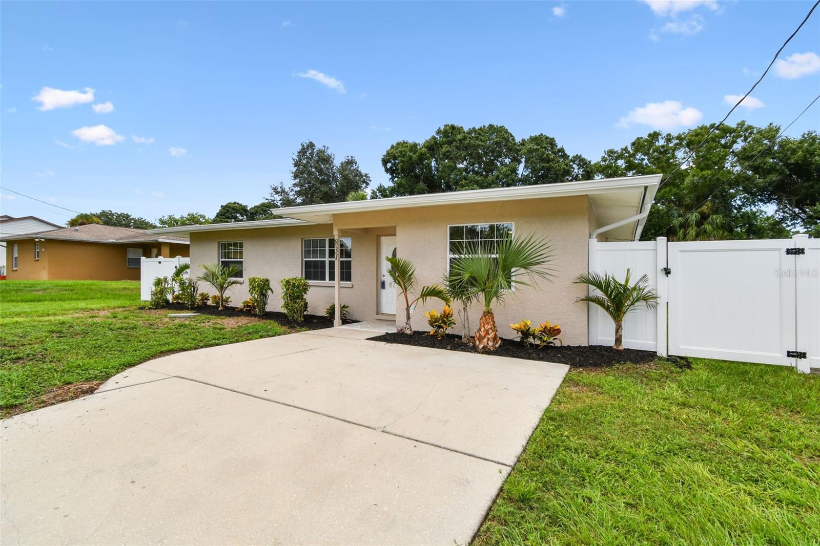 Details for 831 Searcy Avenue, SARASOTA, FL 34237