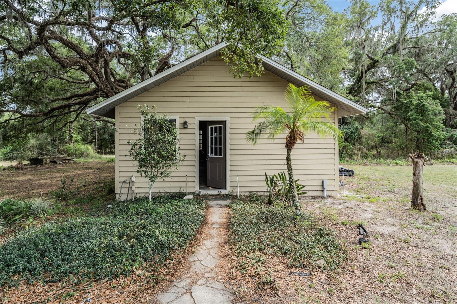 Listing photo id 58 for 3011 Endsley Road