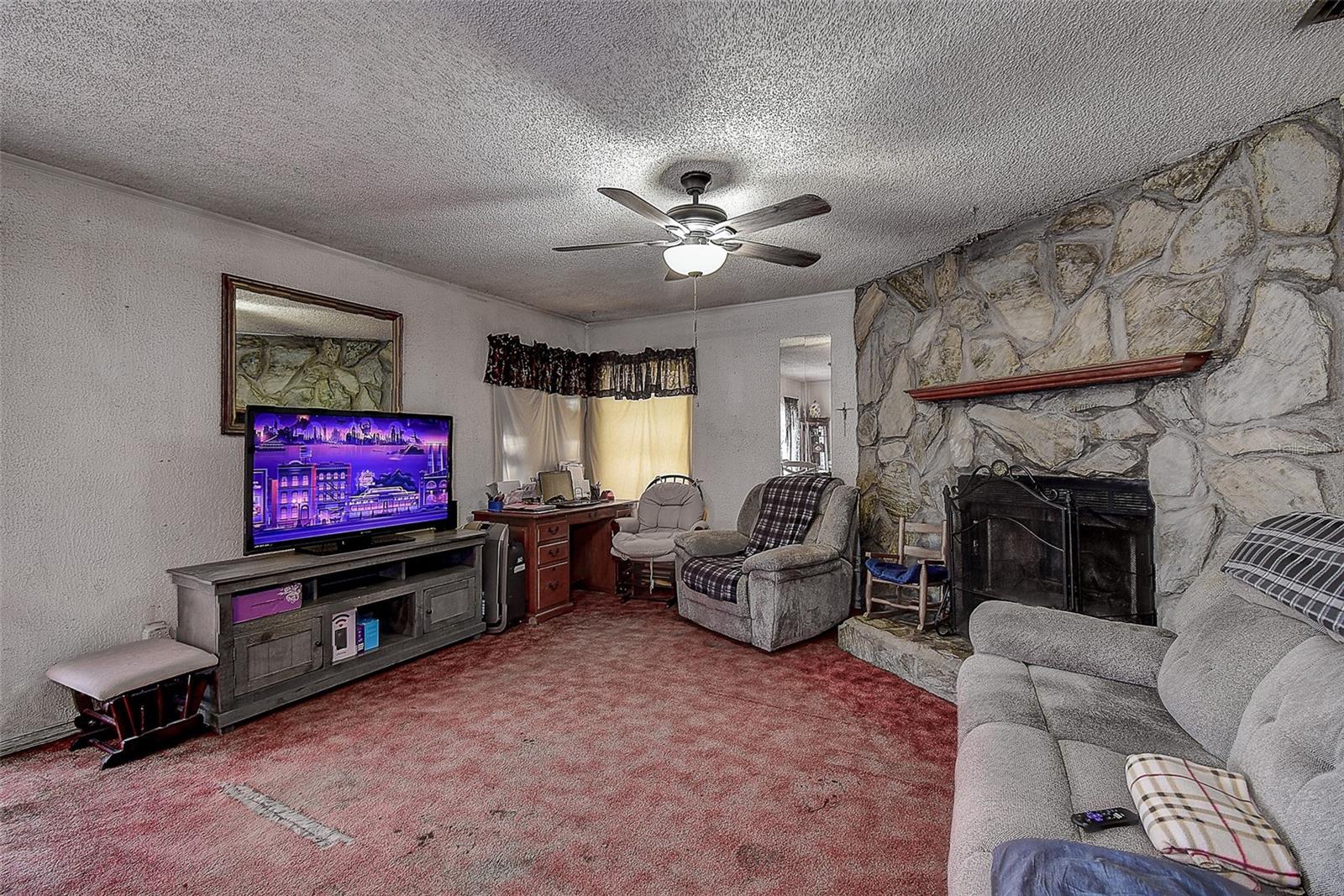 Listing photo id 8 for 7212 118th Terrace