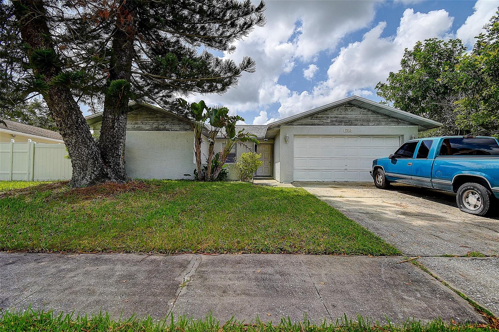 Listing photo id 1 for 7212 118th Terrace