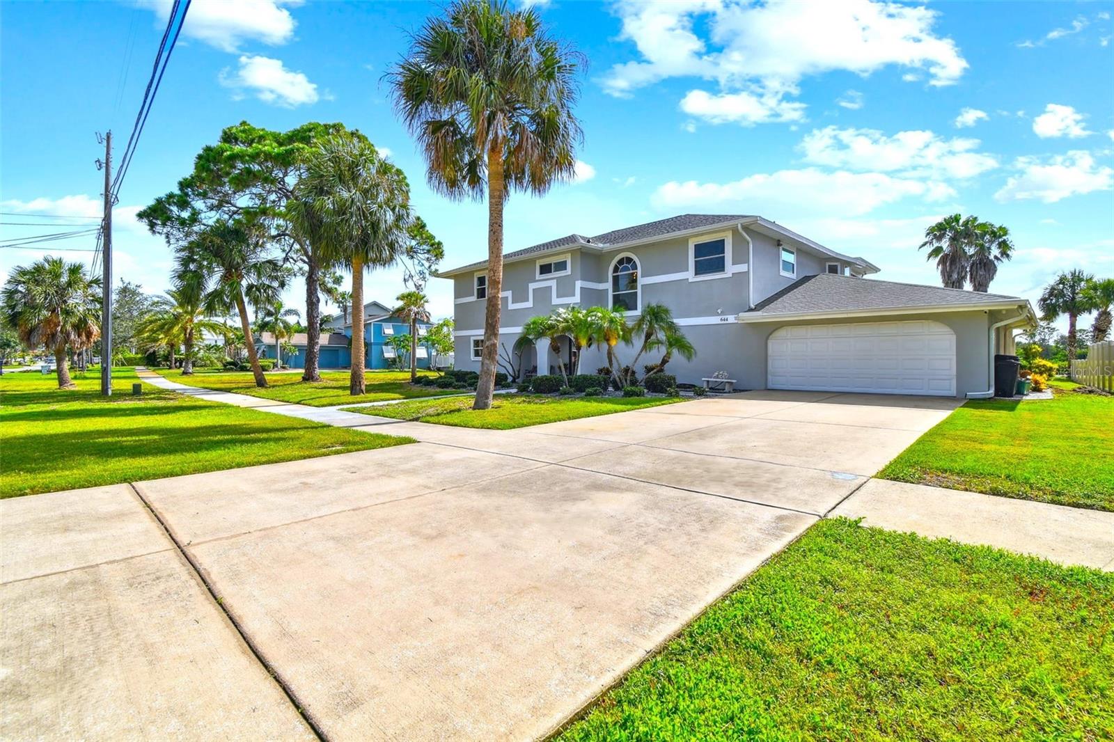 Listing photo id 2 for 644 Bayshore Drive