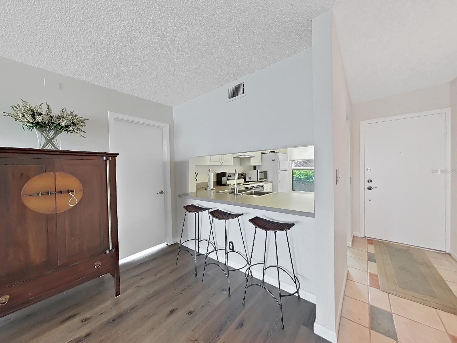 Image 10 of 32 For 6177 Sun Boulevard 108