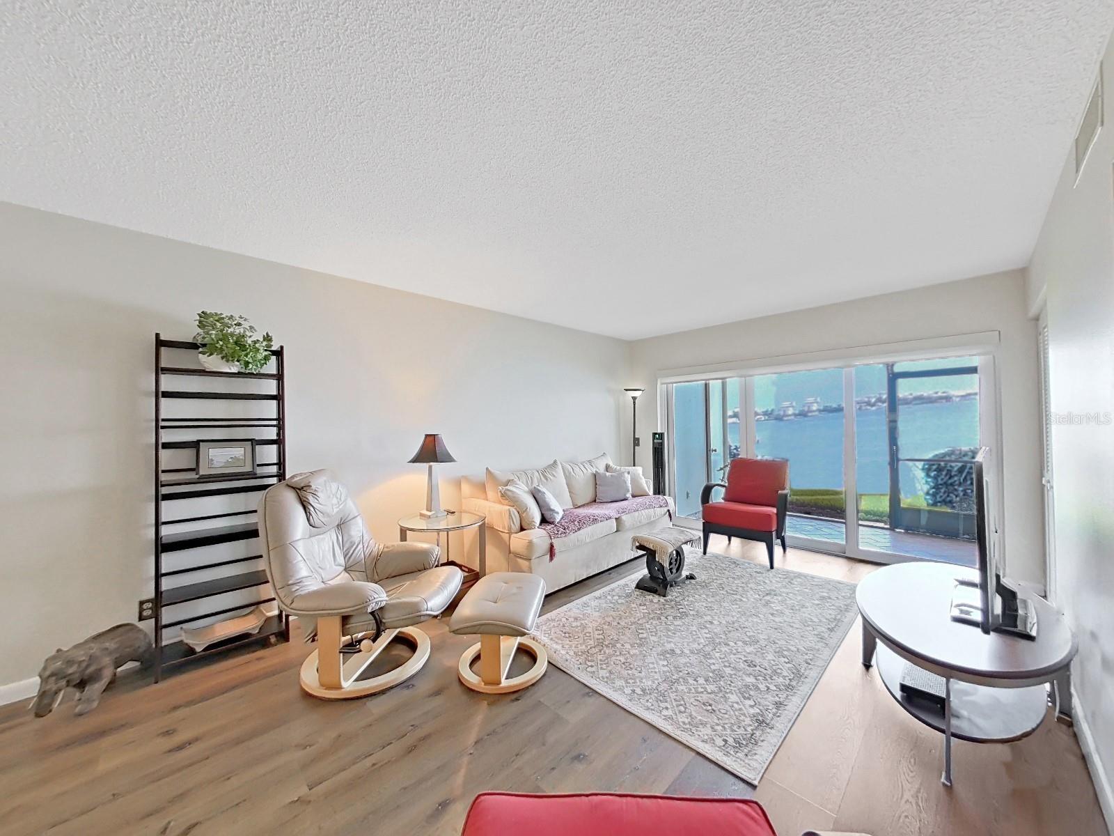 Image 11 of 32 For 6177 Sun Boulevard 108