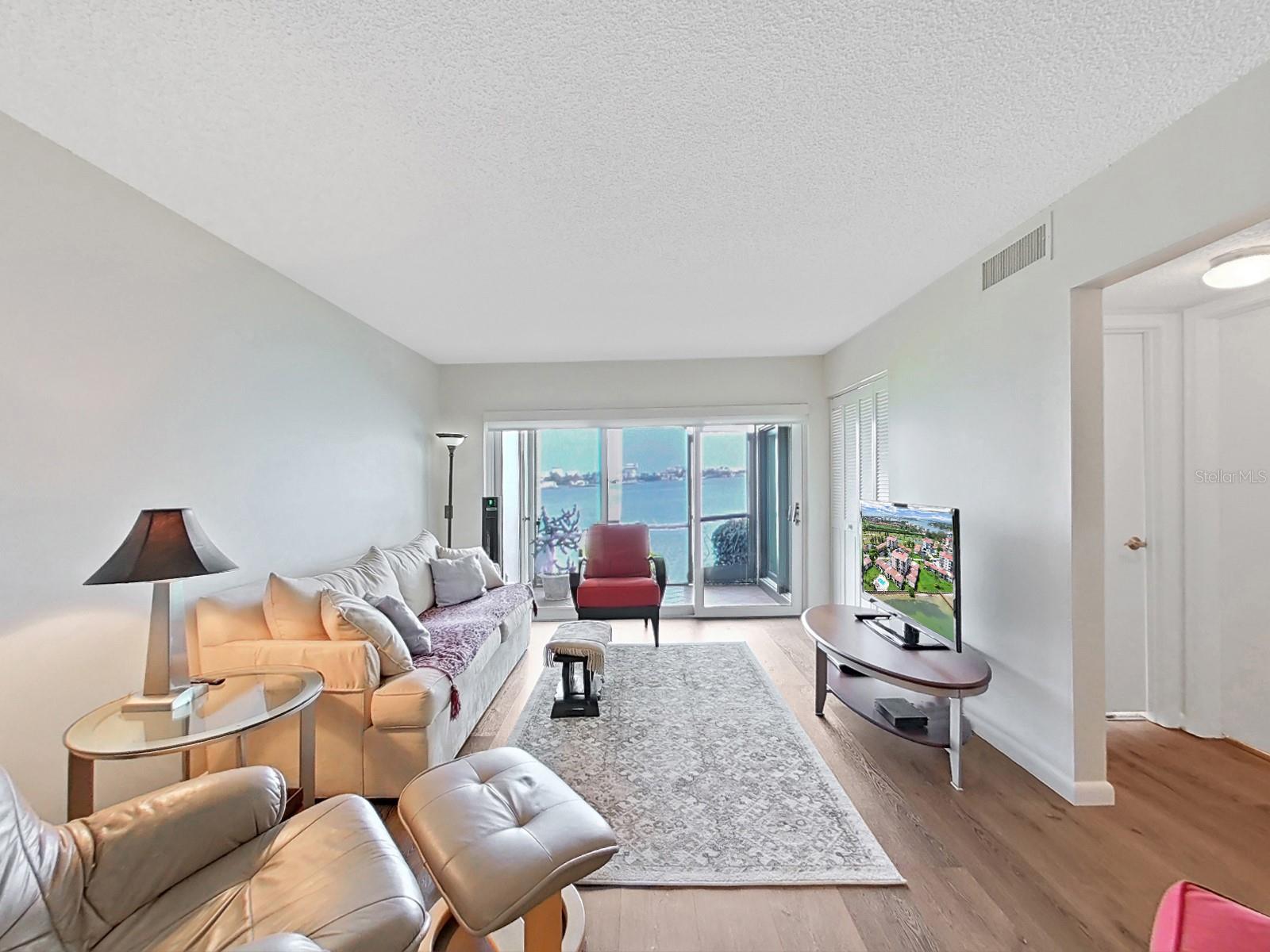 Image 12 of 32 For 6177 Sun Boulevard 108