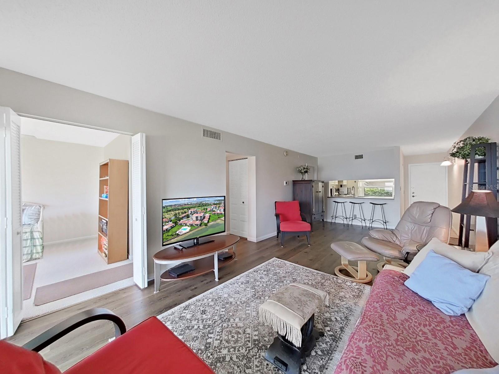 Image 13 of 32 For 6177 Sun Boulevard 108