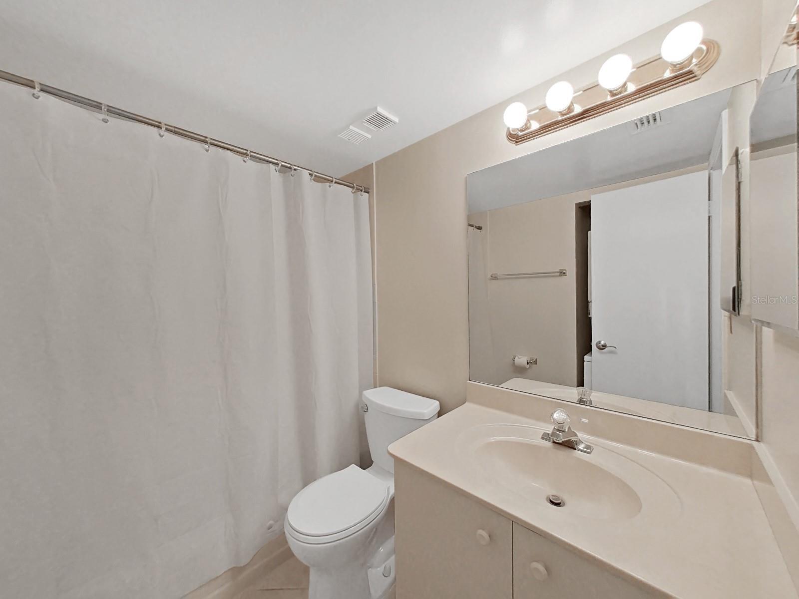 Image 14 of 32 For 6177 Sun Boulevard 108