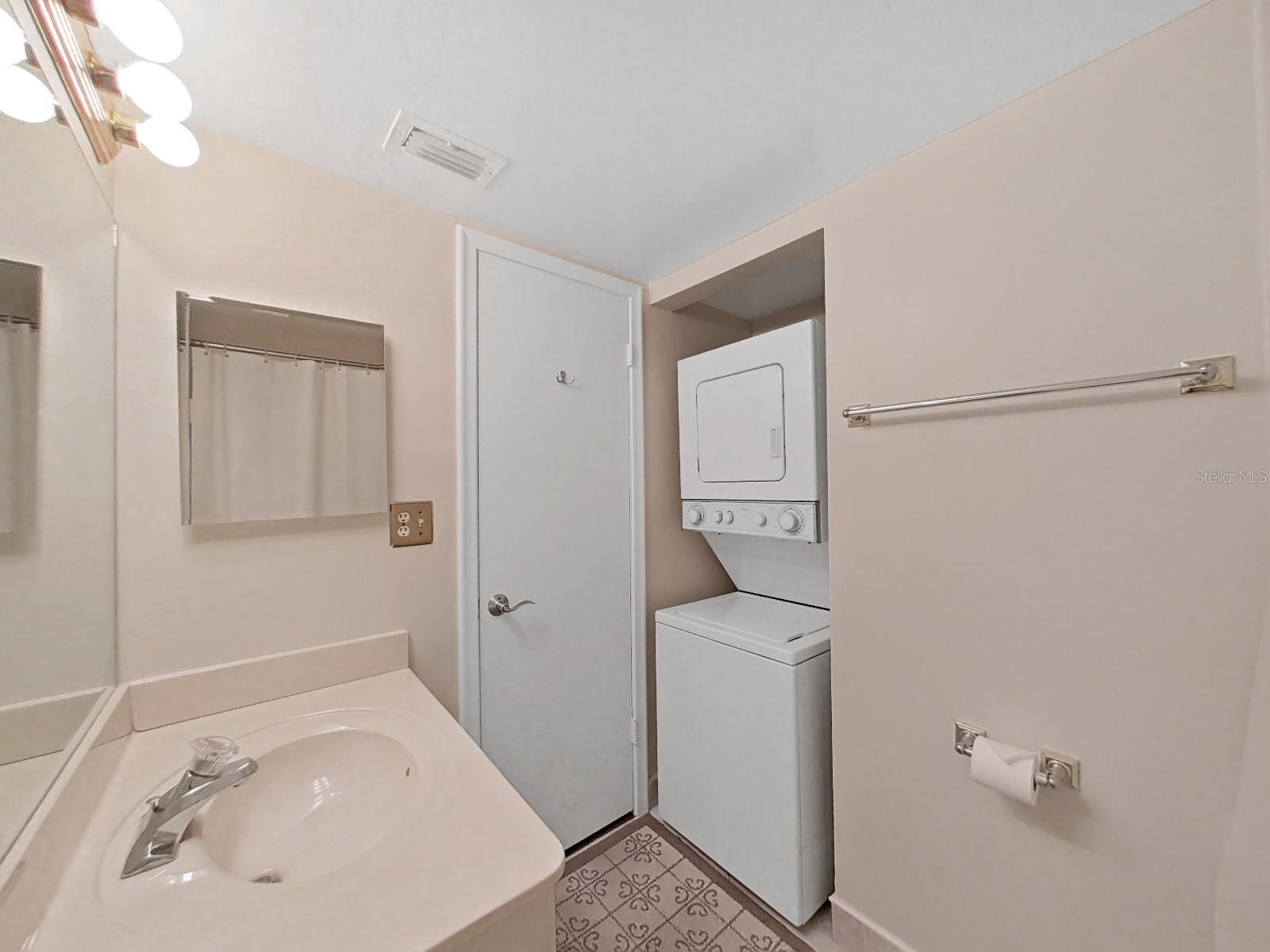 Image 15 of 32 For 6177 Sun Boulevard 108