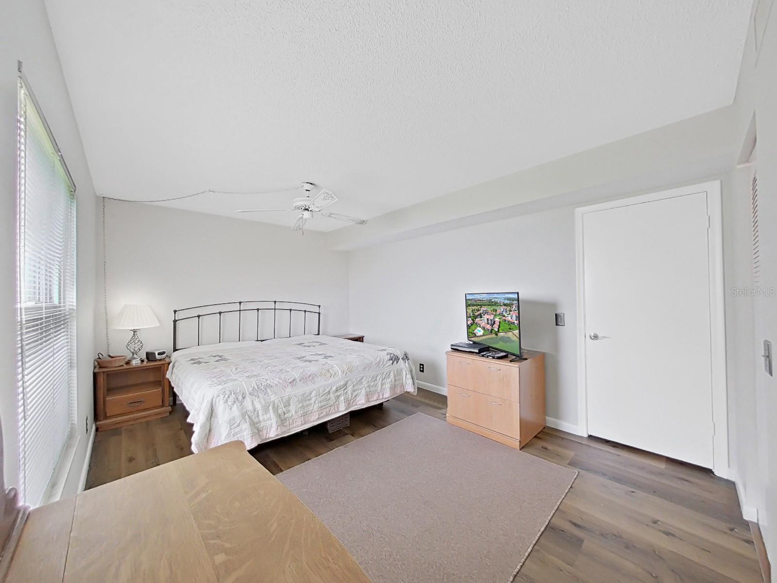 Image 16 of 32 For 6177 Sun Boulevard 108