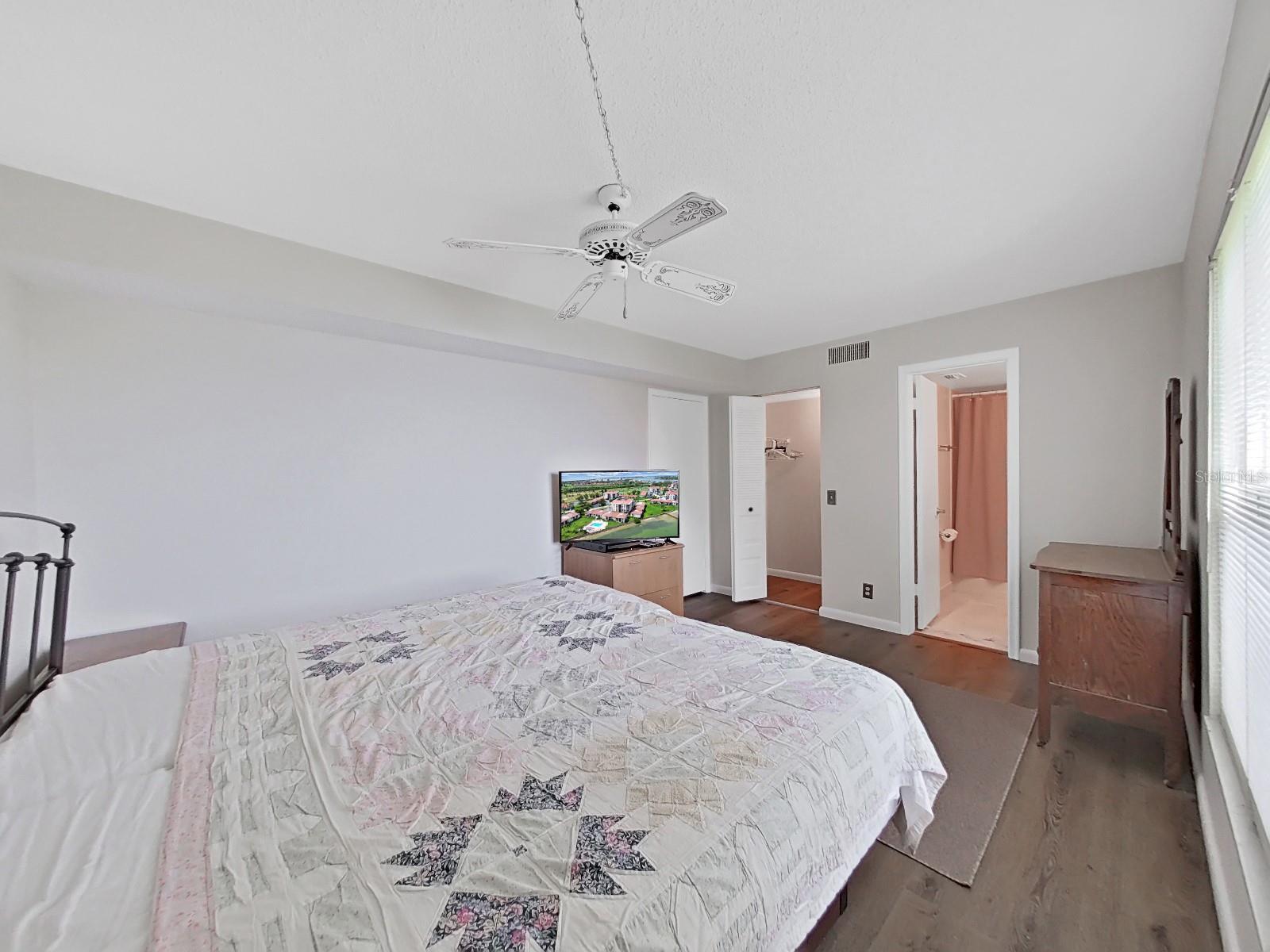Image 4 of 32 For 6177 Sun Boulevard 108