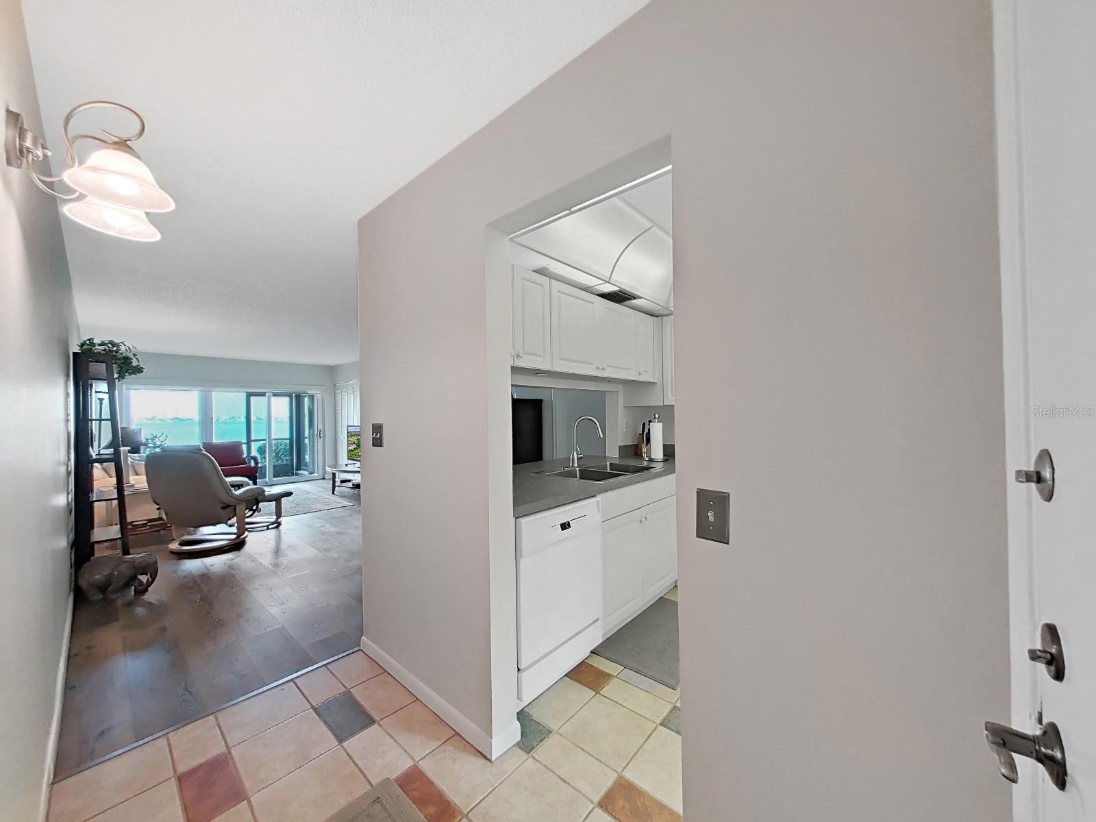 Image 7 of 32 For 6177 Sun Boulevard 108