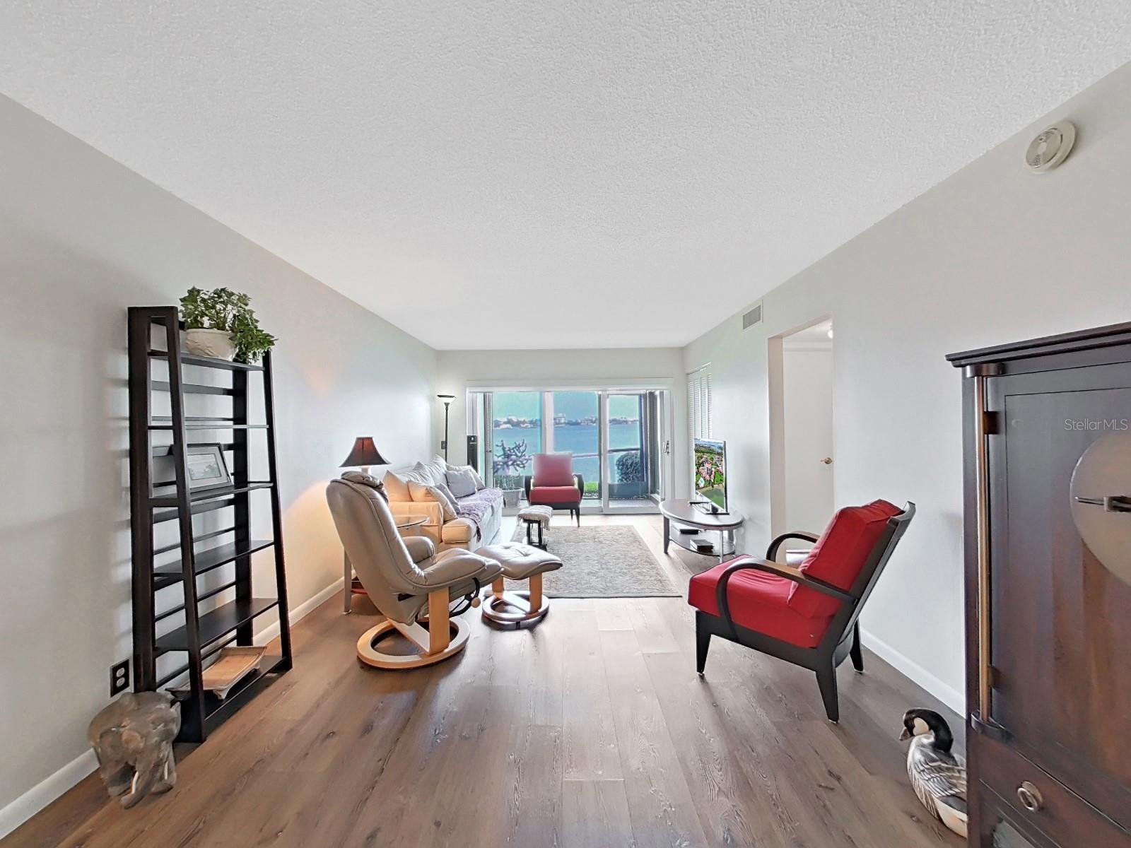 Image 9 of 32 For 6177 Sun Boulevard 108