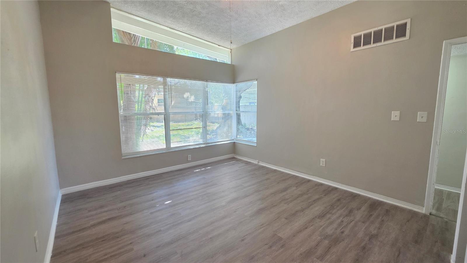 Image 16 of 31 For 535 Monterey Boulevard Ne