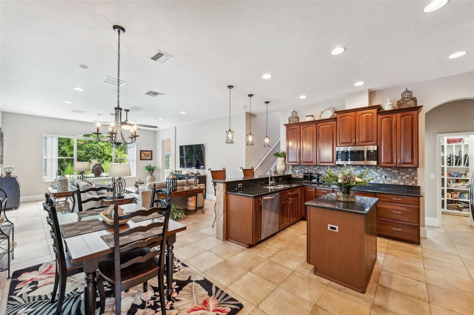 Listing photo id 18 for 11519 Belle Haven Drive